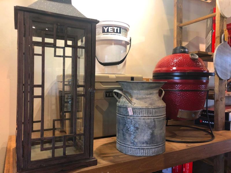 Garden gifts and collectables on the shelf.